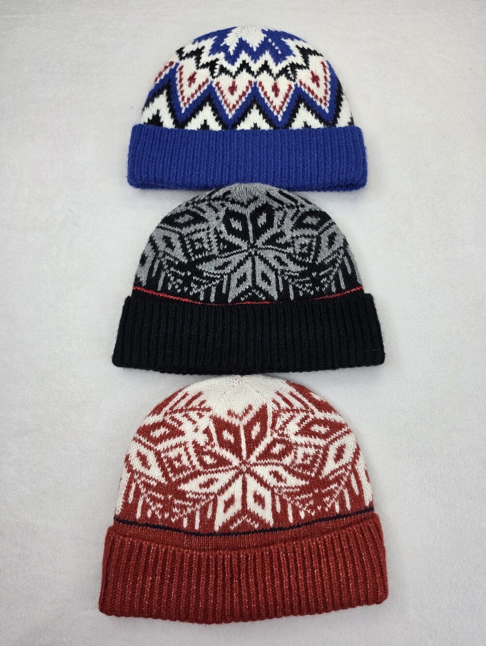 Old Navy Set Of 3 Winter Beanies One Size Blue Red Black Like New 4060